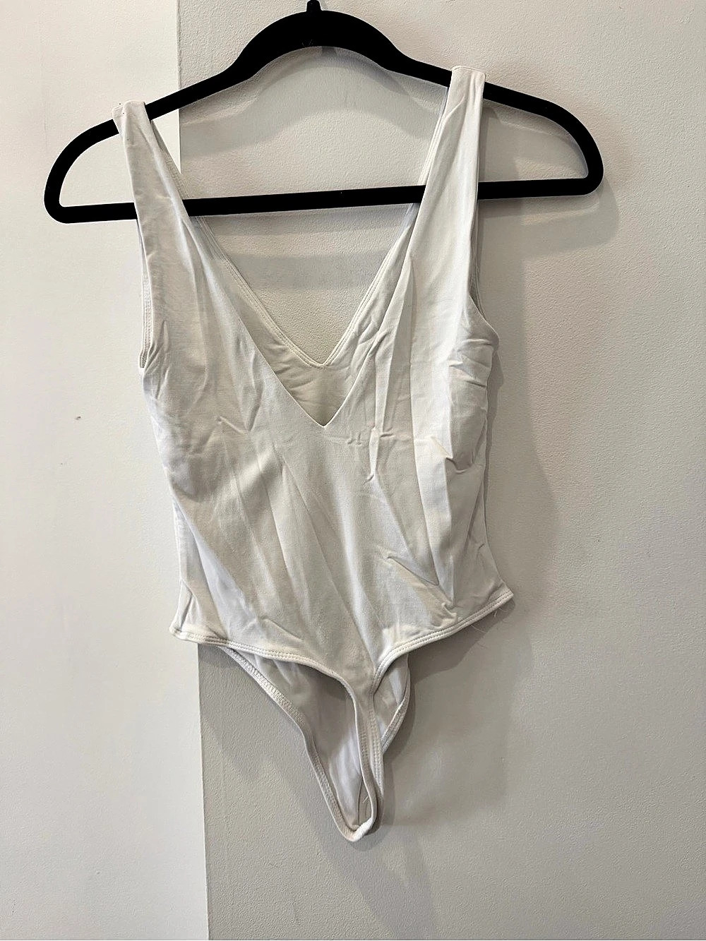Aritzia Babaton White V-Neck Bodysuit Like New, Size Small